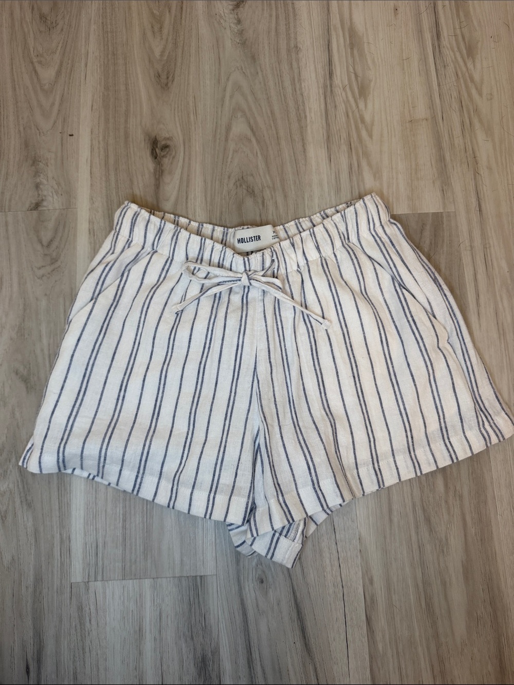 NWT Hollister Cream and Blue Striped Drawstring Bermuda Shorts size Xs